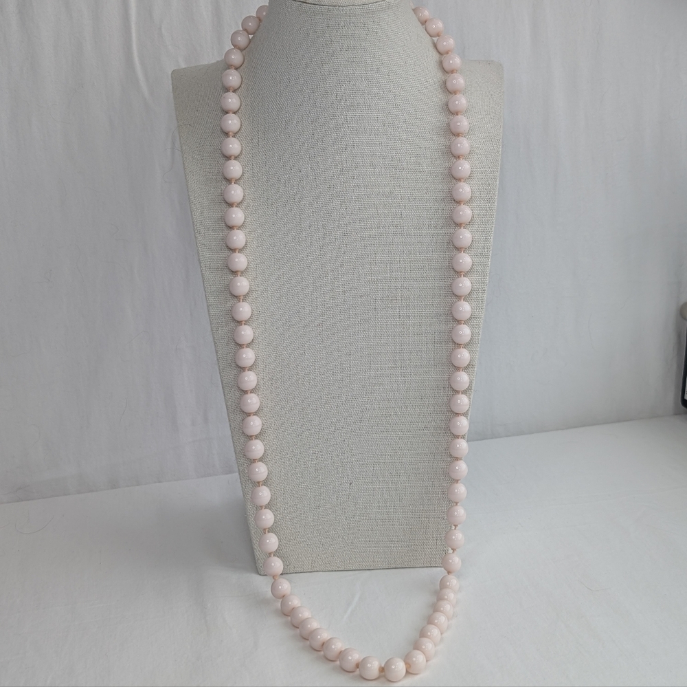 1950s Light Pink Coral Glass Hand Knotted Necklace - Classic Vintage Jewelry - Picture 3 of 6